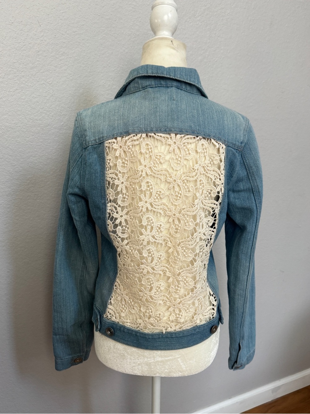 Bongo Light Wash Denim Jacket with Ivory Lace Back size Medium